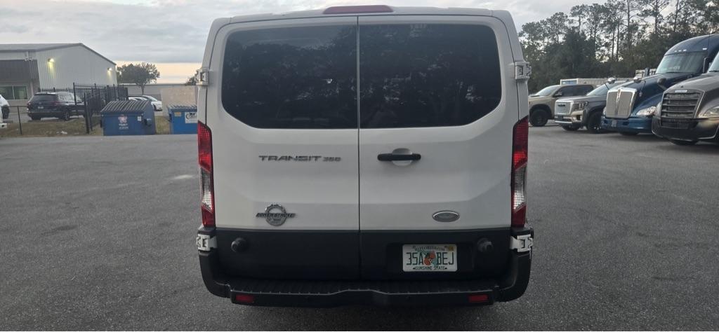 Ford Transit 350 Wagon Low Roof XL w/Sliding Pass. 148-in. WB 2015