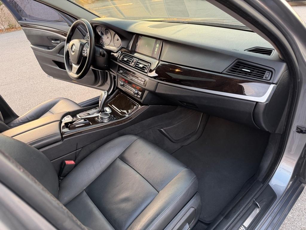 BMW 5-Series 528i xDrive 2015