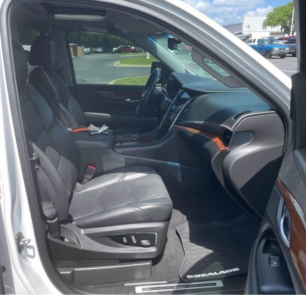 Cadillac Escalade ESV Premium 4WD 2018