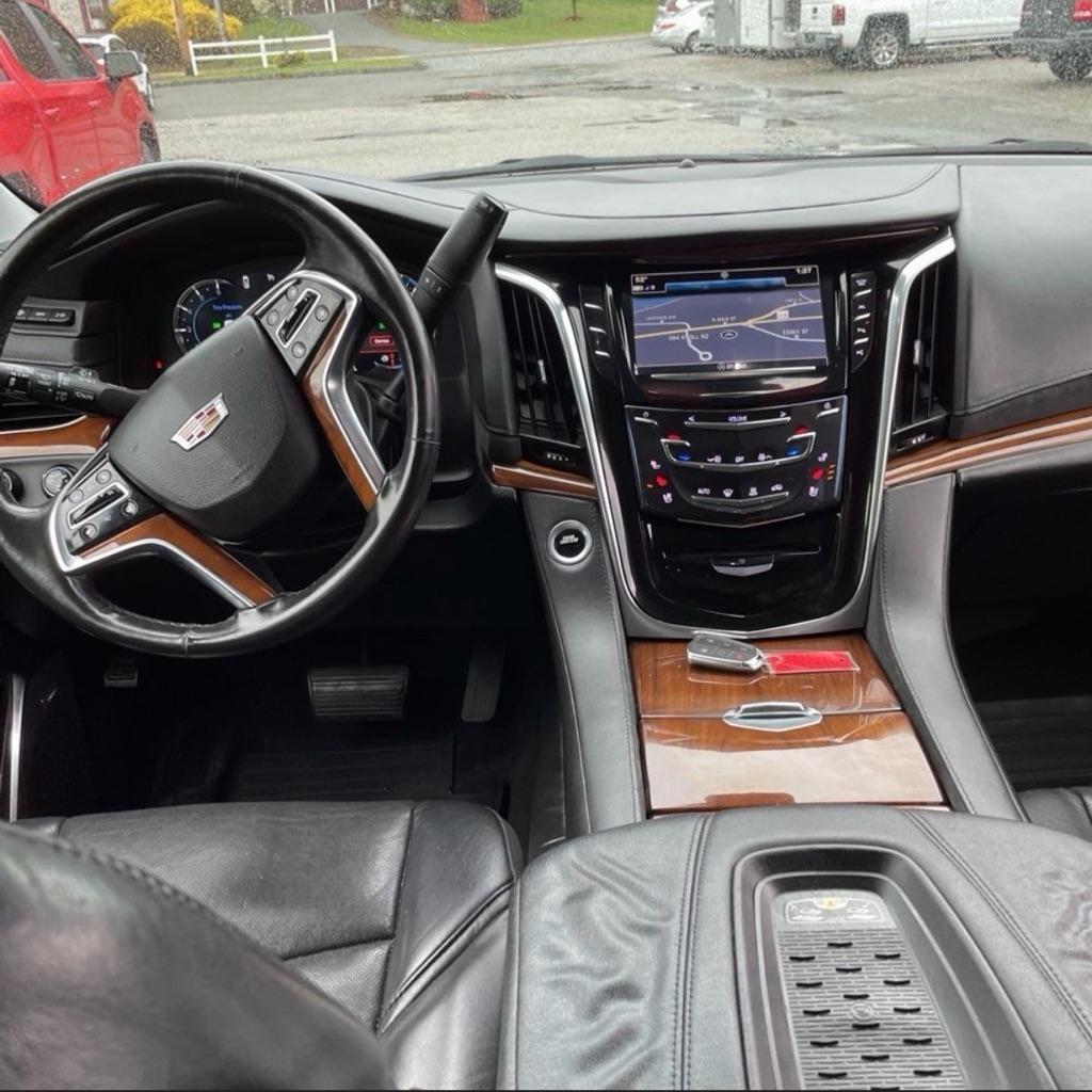 Cadillac Escalade ESV Luxury 4WD 2017