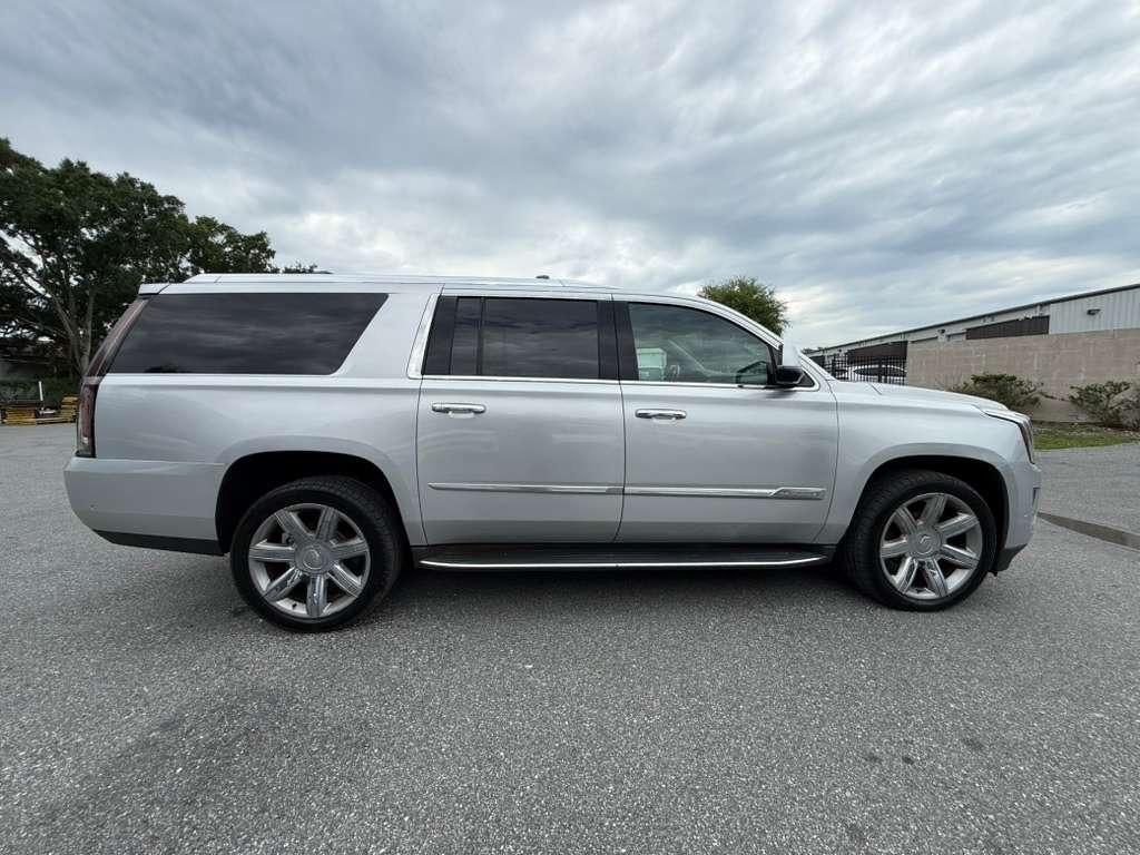 Cadillac Escalade ESV Luxury 4WD 2017