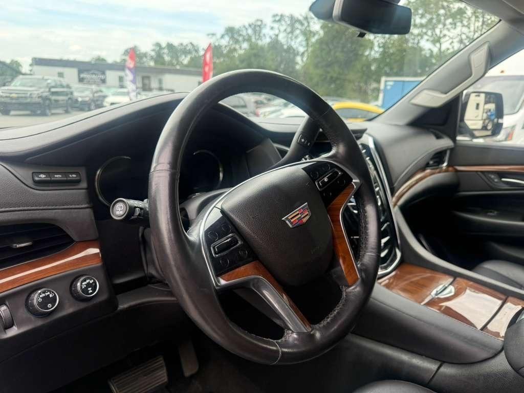 Cadillac Escalade ESV Luxury 4WD 2017