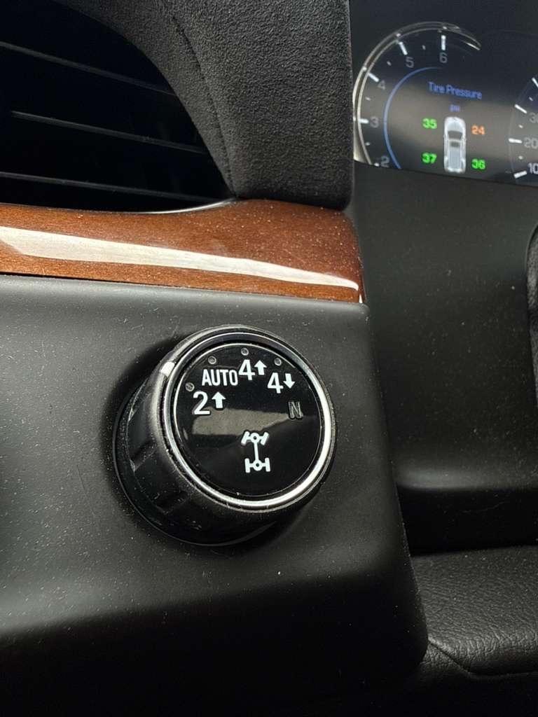 Cadillac Escalade ESV Luxury 4WD 2017