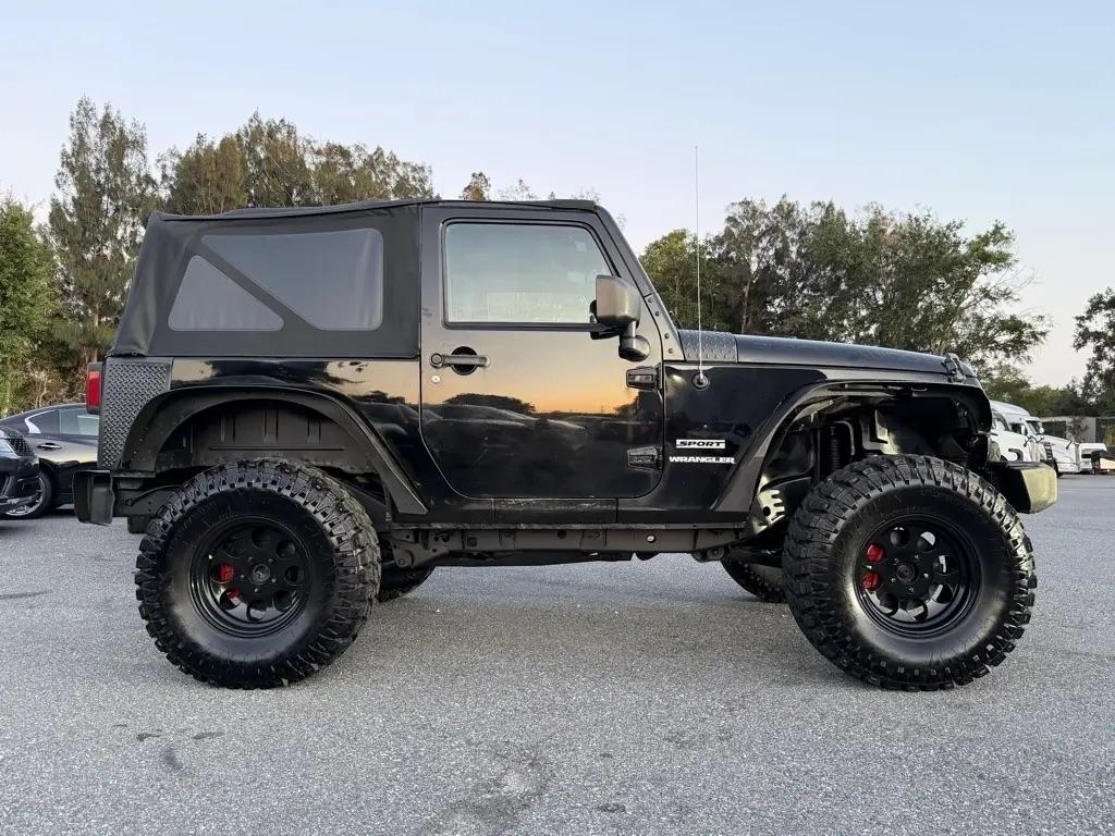 2013 Jeep Wrangler Sahara - Photo 2