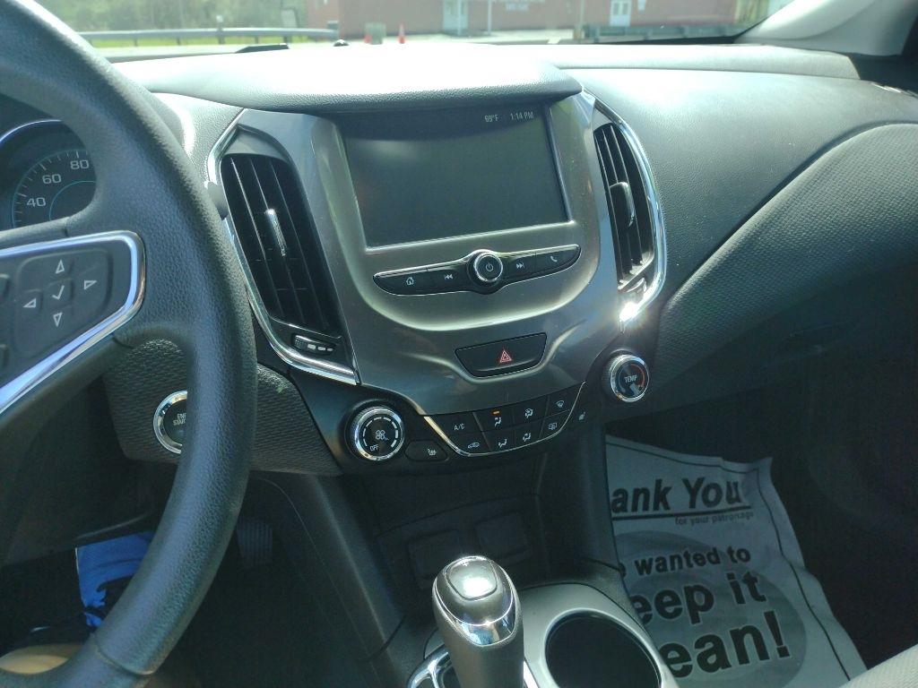 Chevrolet Cruze LT Auto Hatchback 2017