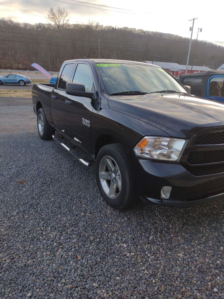 RAM 1500 Tradesman Quad Cab 4WD 2017