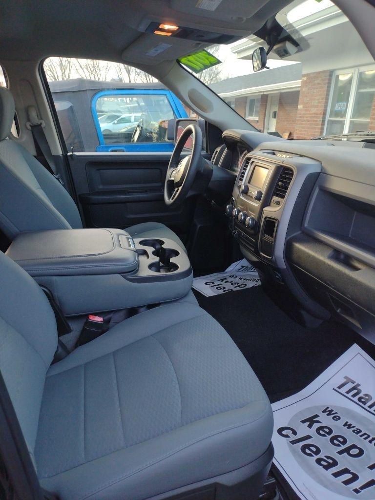 RAM 1500 Tradesman Quad Cab 4WD 2017