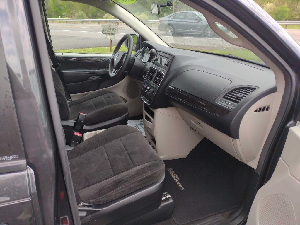 Dodge Grand Caravan SE 2012