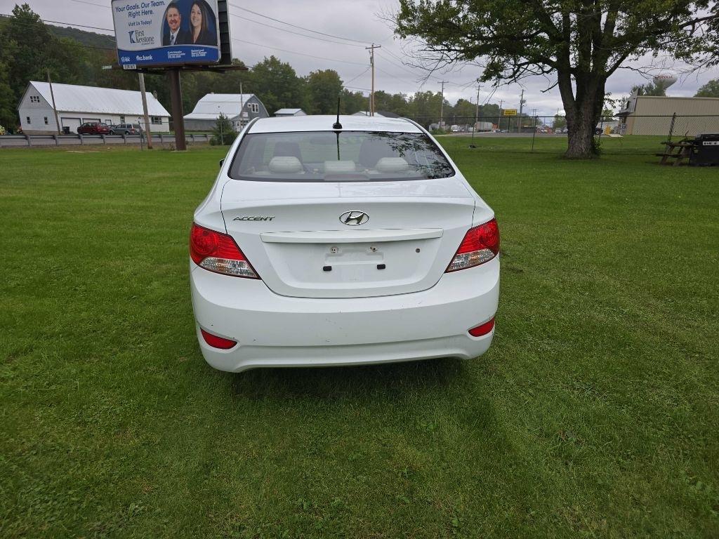Hyundai Accent GLS 4-Door 2013