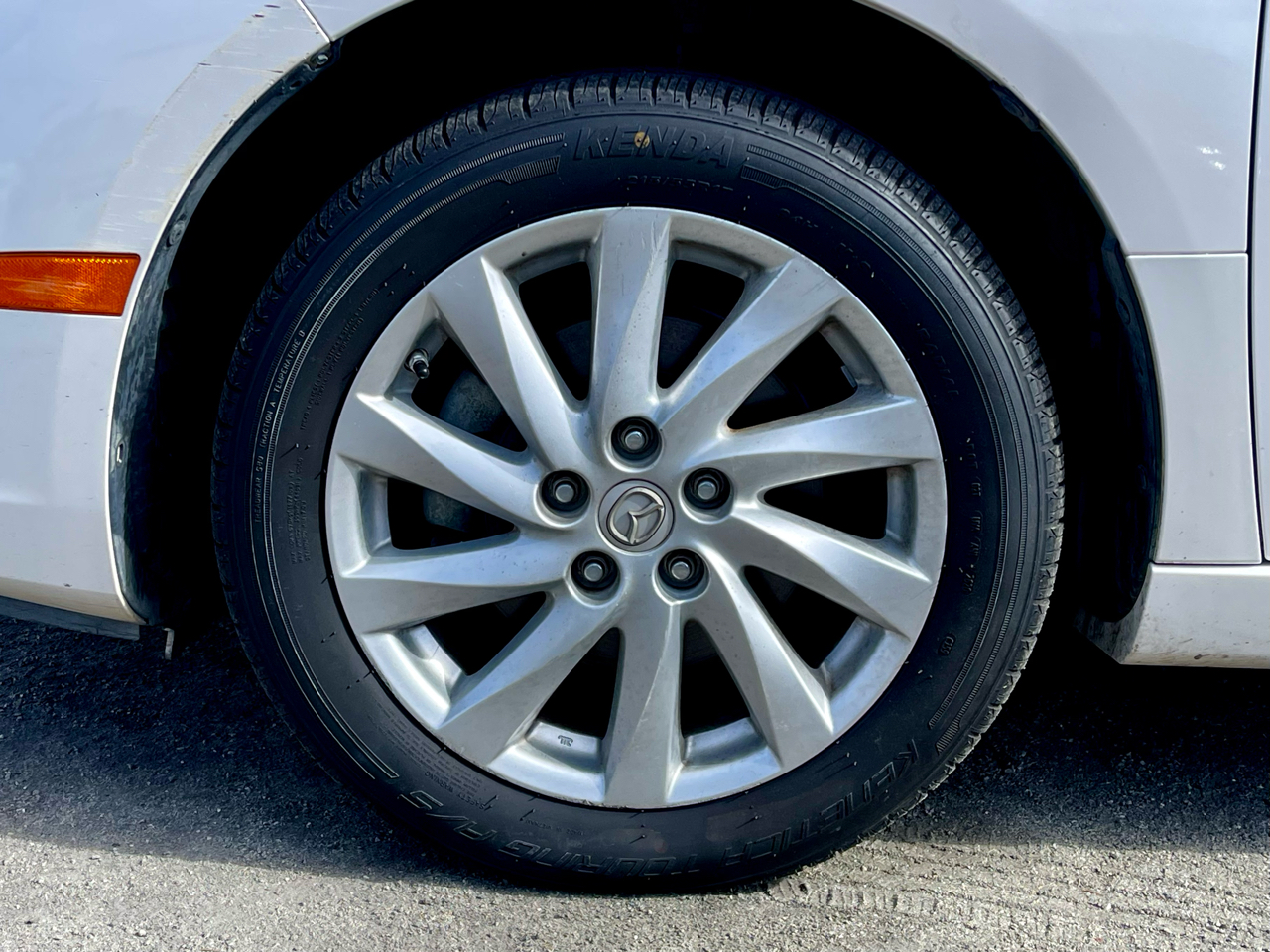 Mazda MAZDA6 4dr Sdn Auto i Touring 2012 Mazda MAZDA6 4dr Sdn Auto i Touring 2012