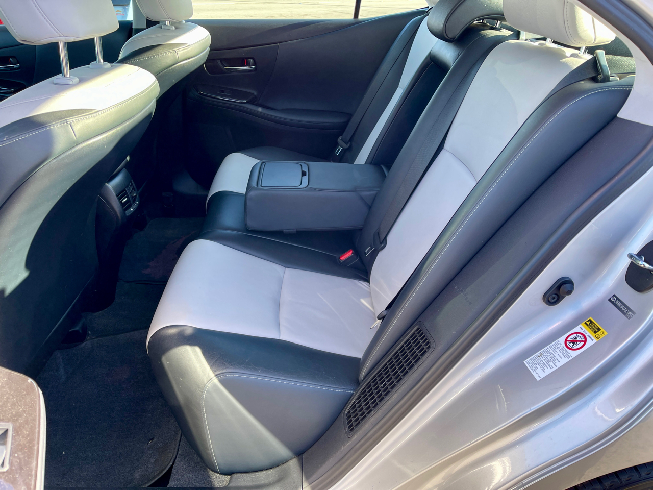 Lexus HS 250h 4dr Sdn Hybrid 2010 Lexus HS 250h 4dr Sdn Hybrid 2010