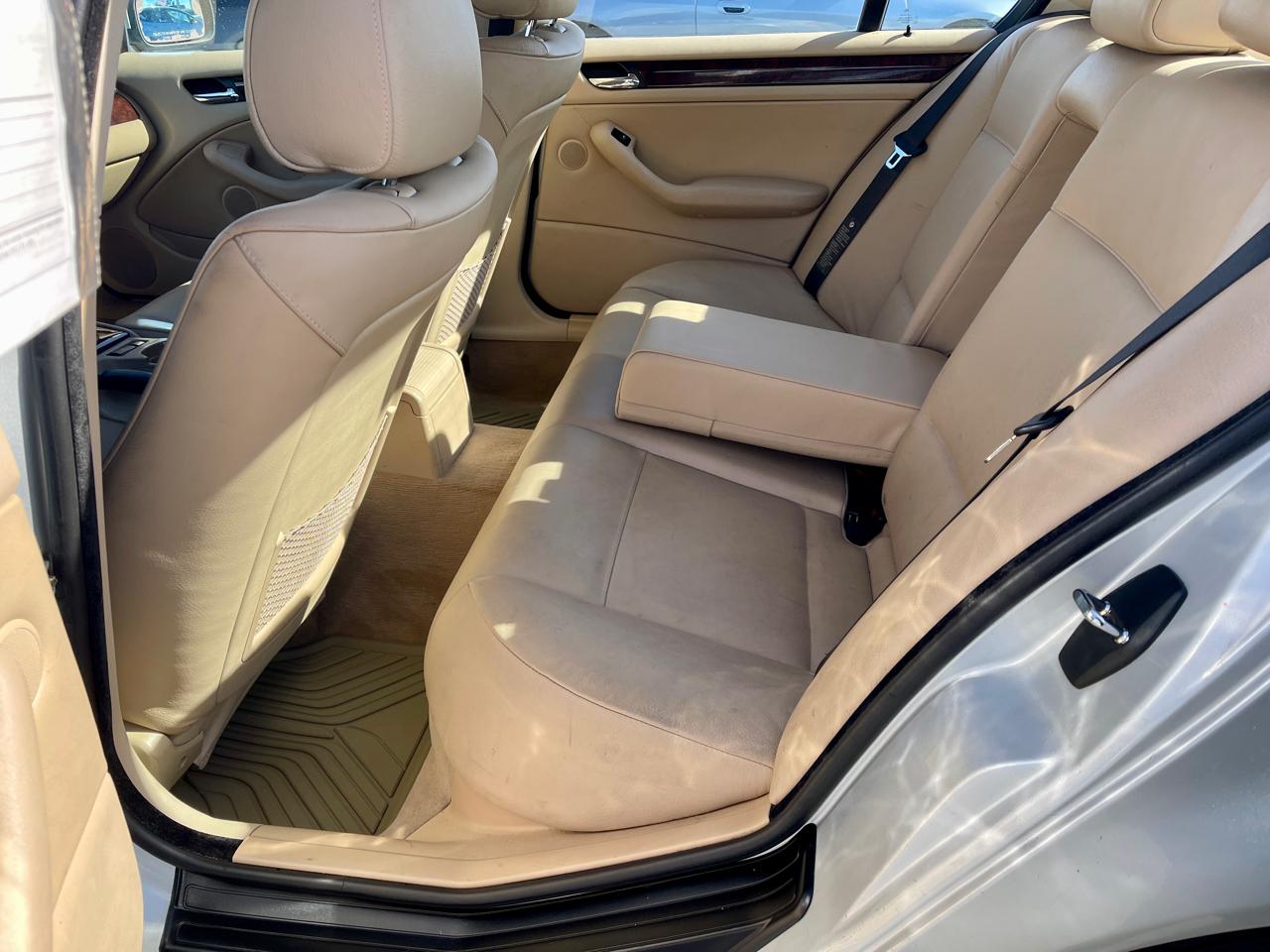 BMW 3 Series 325i 4dr Sdn RWD SULEV 2005