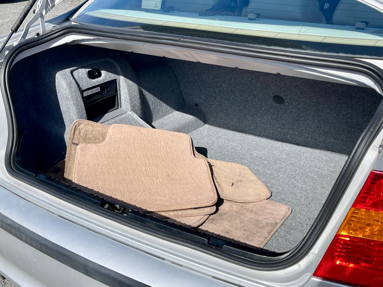 BMW 3 Series 325i 4dr Sdn RWD SULEV 2005