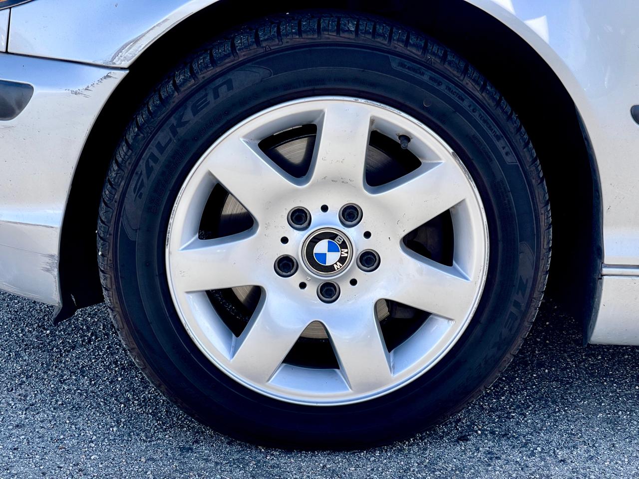 BMW 3 Series 325i 4dr Sdn RWD SULEV 2005