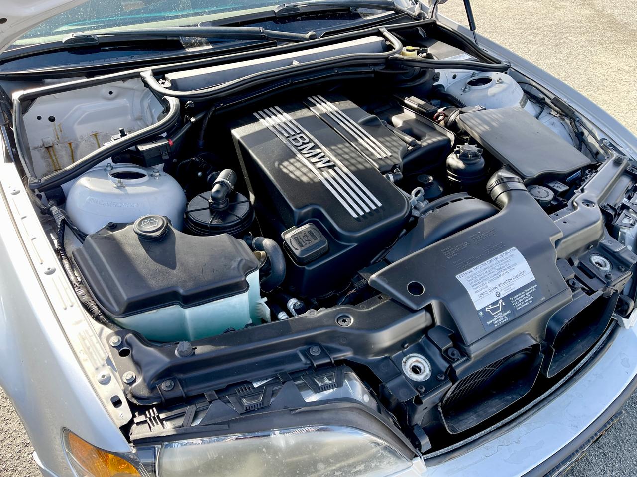 BMW 3 Series 325i 4dr Sdn RWD SULEV 2005