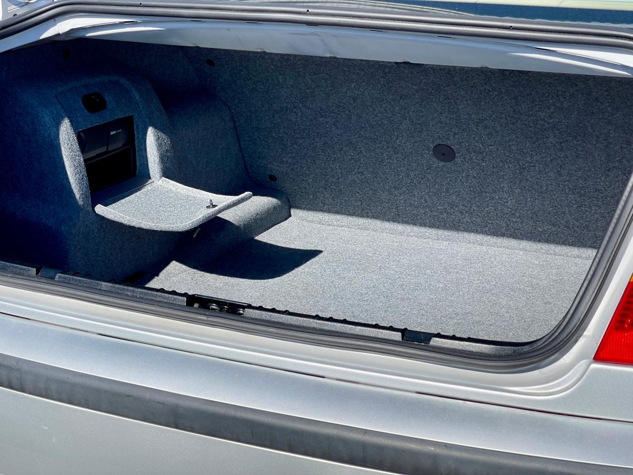 BMW 3 Series 325i 4dr Sdn RWD SULEV 2005