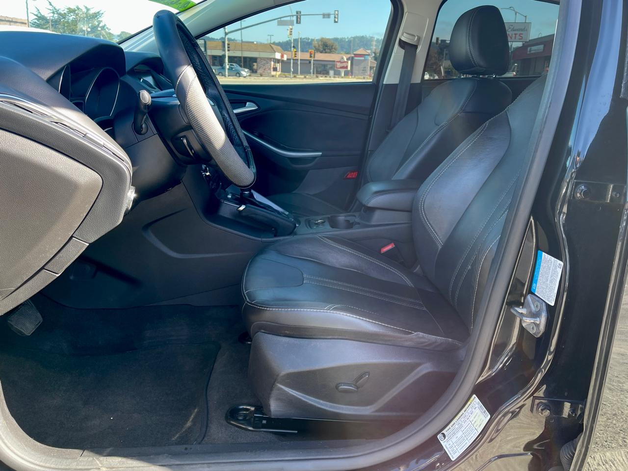 Ford Focus 4dr Sdn Titanium 2014