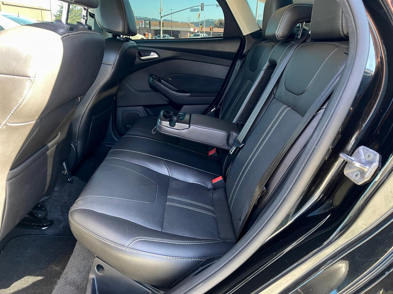 Ford Focus 4dr Sdn Titanium 2014