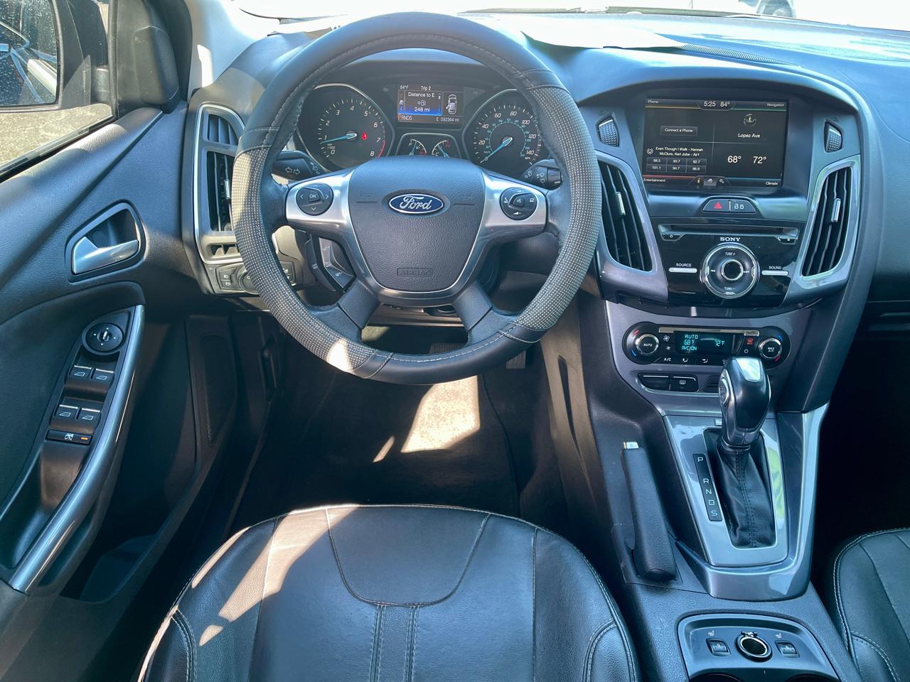Ford Focus 4dr Sdn Titanium 2014