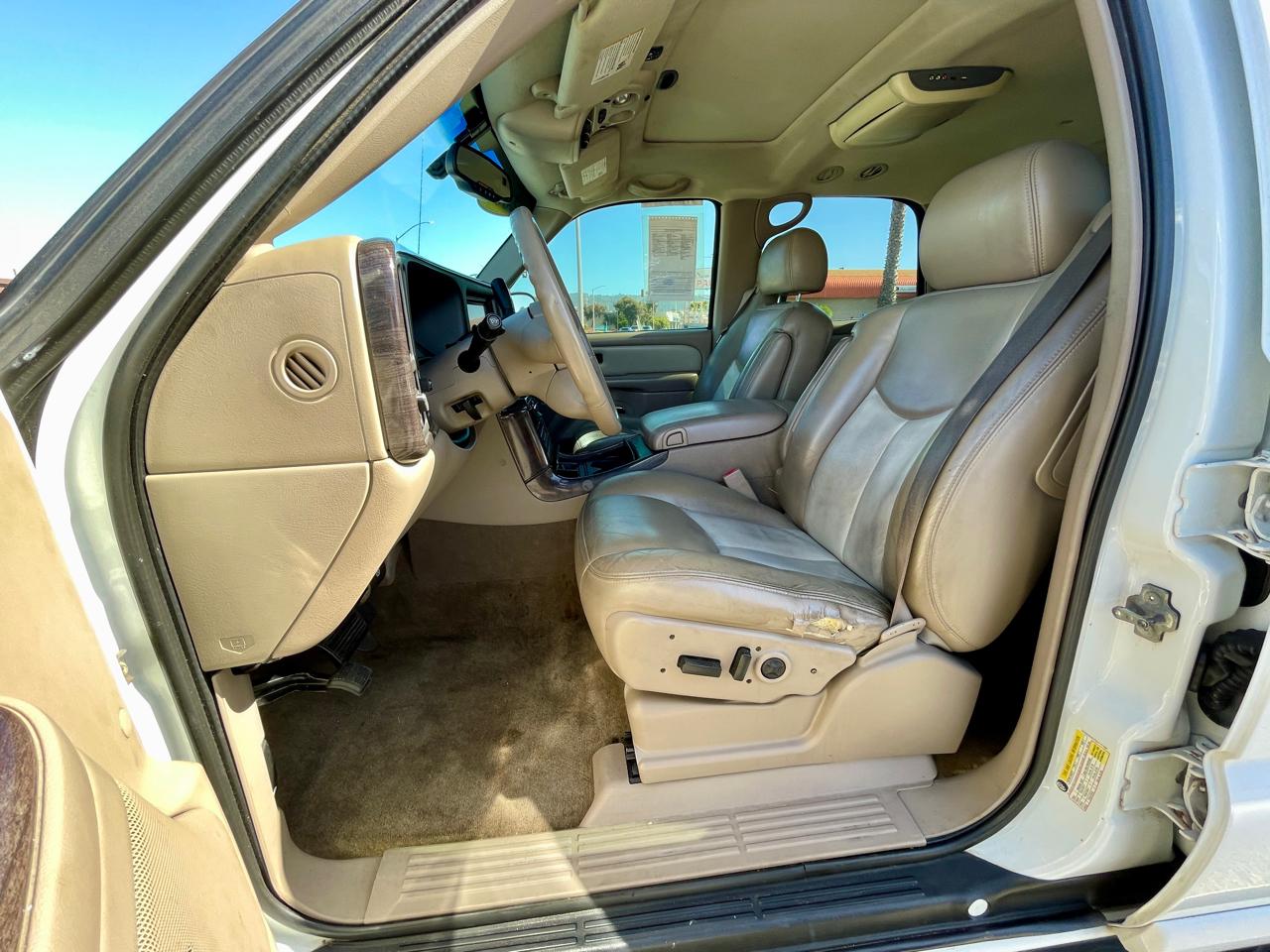 GMC Yukon Denali 4dr AWD 2006