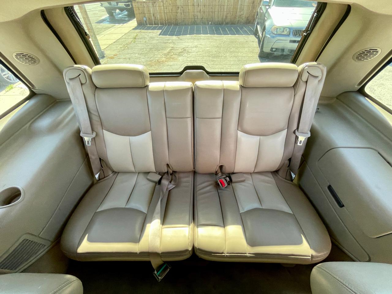 GMC Yukon Denali 4dr AWD 2006