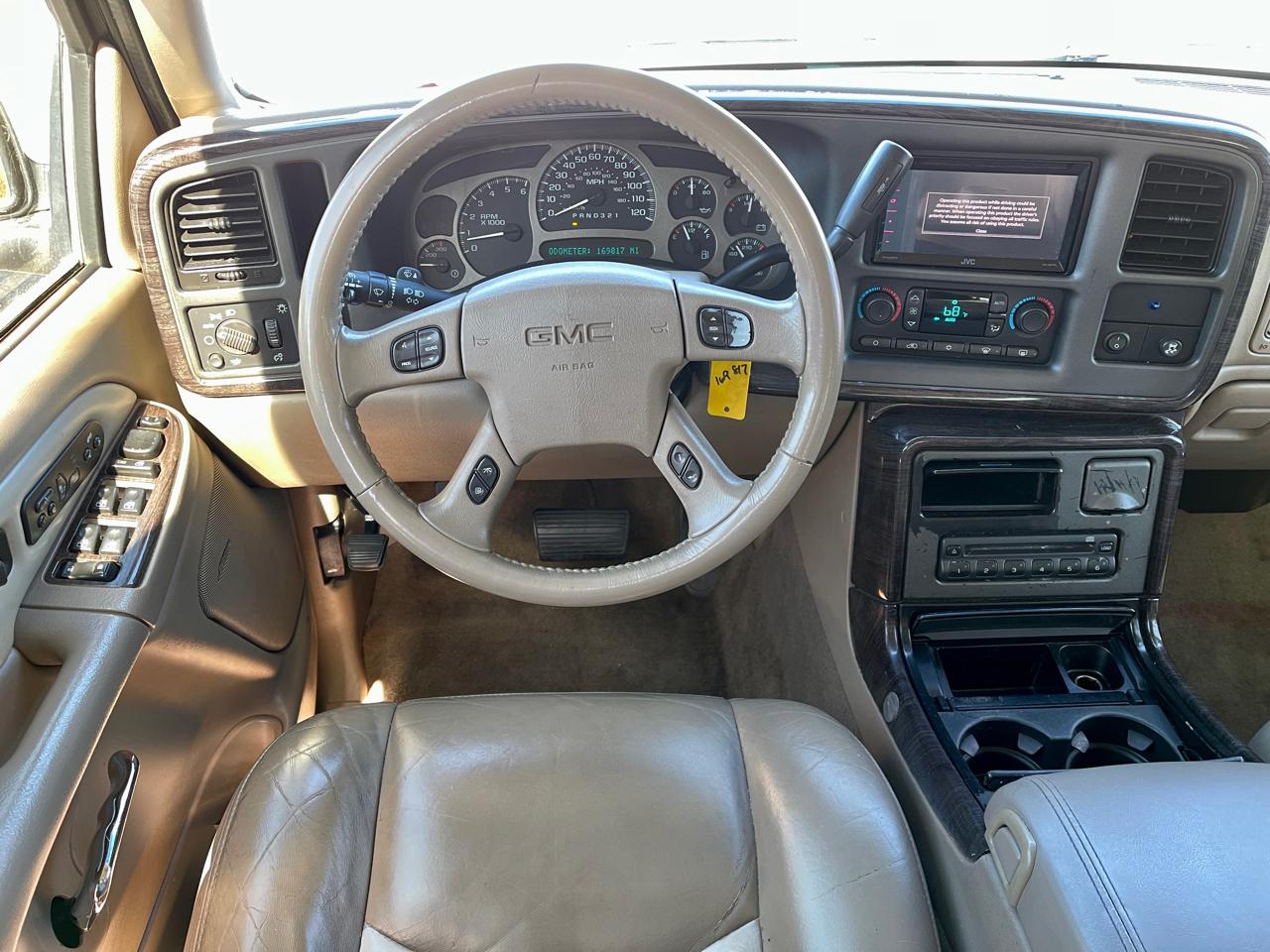 GMC Yukon Denali 4dr AWD 2006