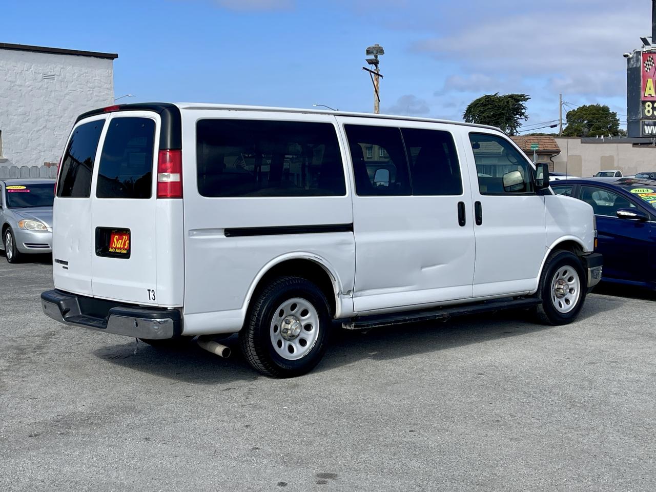 Chevrolet Express Passenger RWD 1500 135" LT 2013