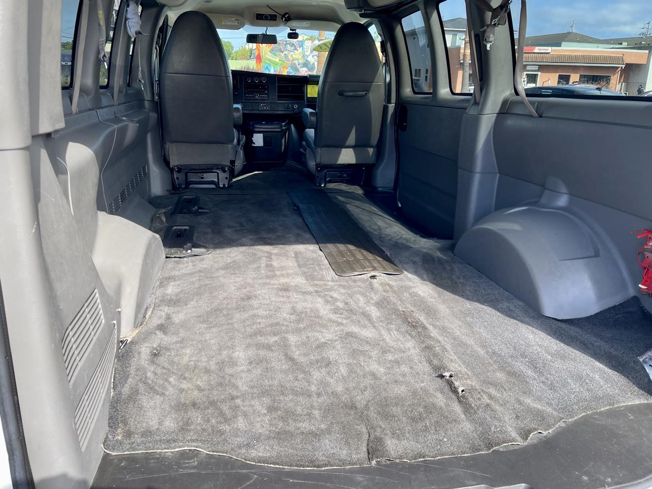Chevrolet Express Passenger RWD 1500 135" LT 2013