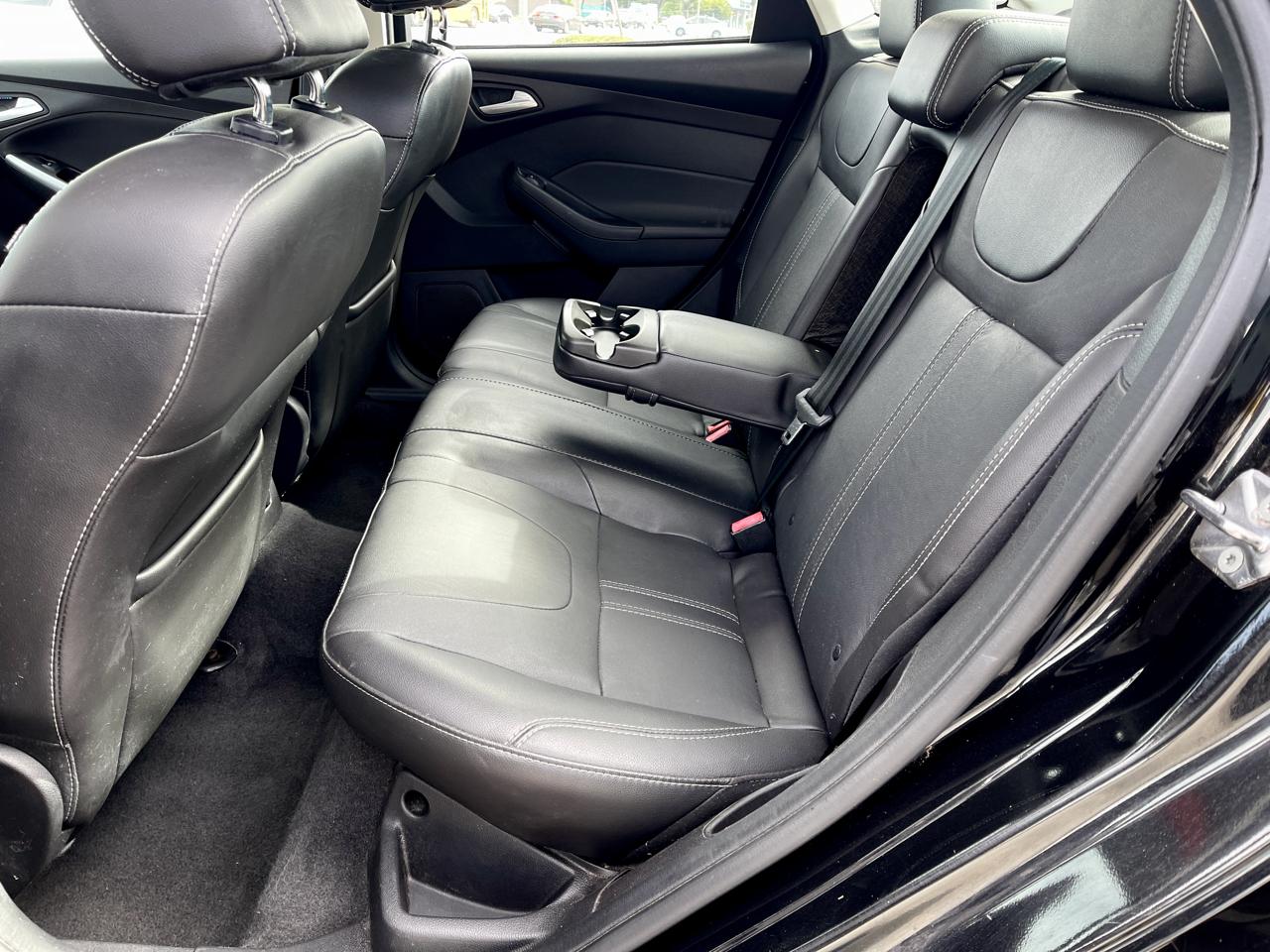 Ford Focus 4dr Sdn SE 2013