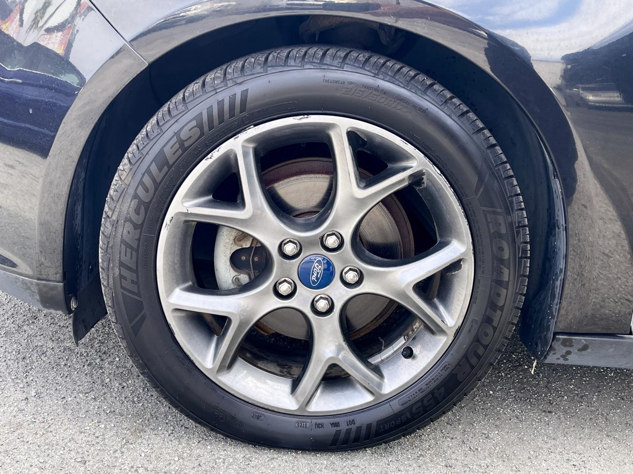 Ford Focus 4dr Sdn SE 2013