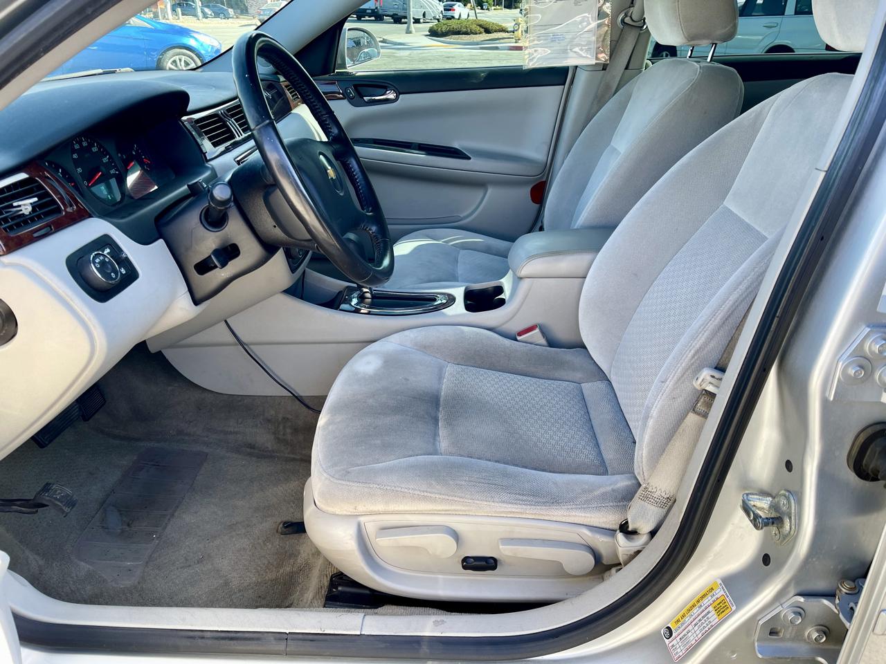 Chevrolet Impala 4dr Sdn LS Retail 2011