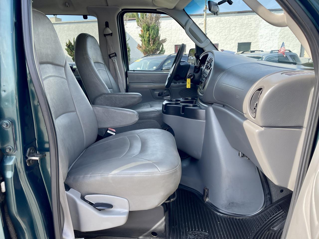 Ford Econoline Wagon E-350 Super Ext XLT 2006