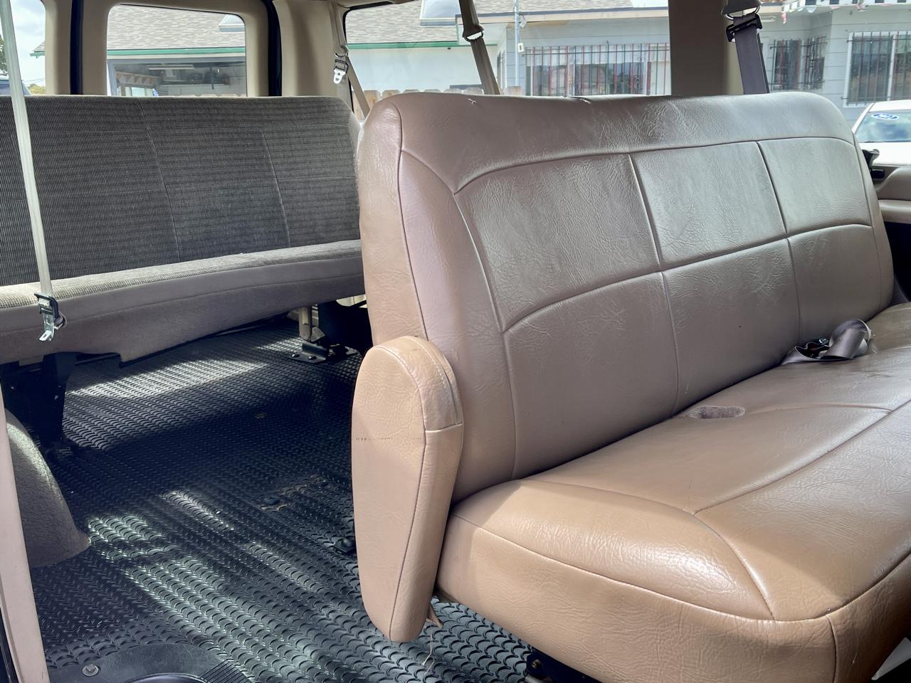 Ford Econoline Wagon E-350 Super XLT 2002
