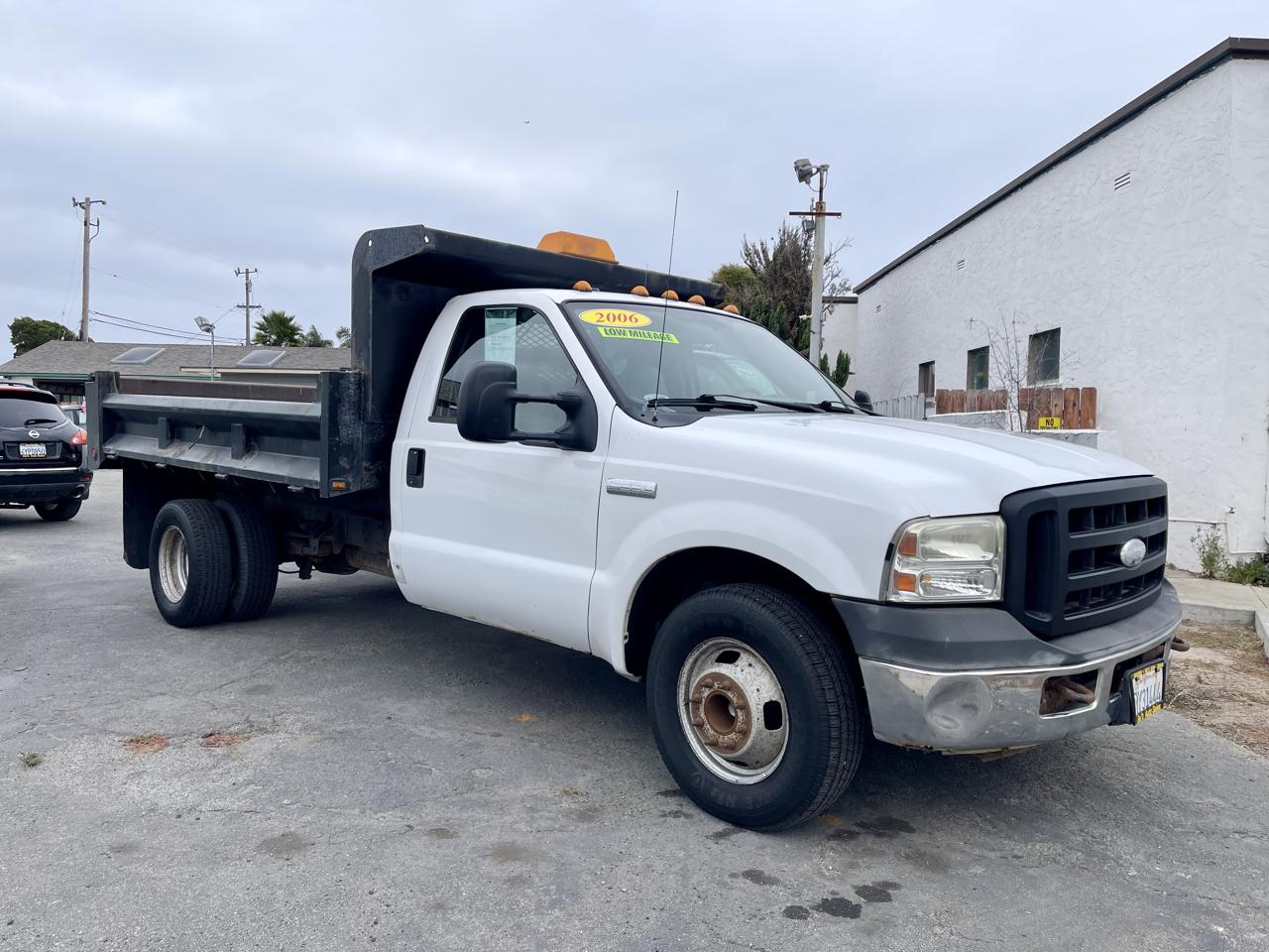 Ford Super Duty F-350 DRW 2WD Reg Cab 141" WB 60" CA XL 2006