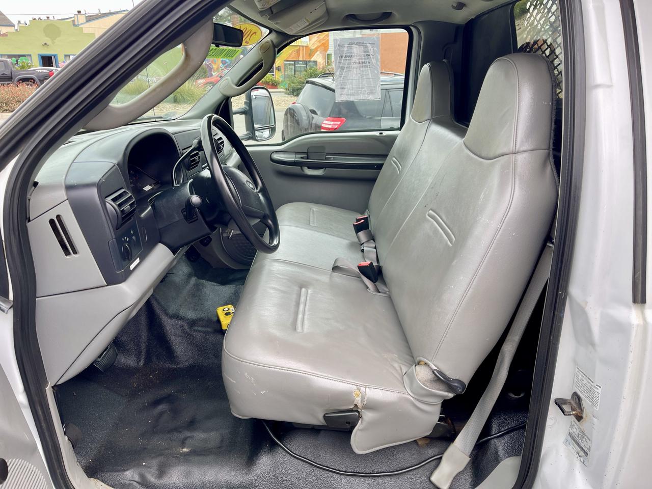 Ford Super Duty F-350 DRW 2WD Reg Cab 141" WB 60" CA XL 2006