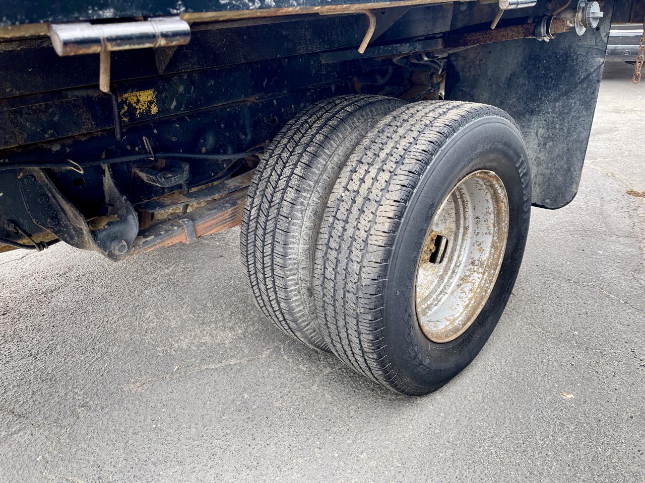 Ford Super Duty F-350 DRW 2WD Reg Cab 141" WB 60" CA XL 2006