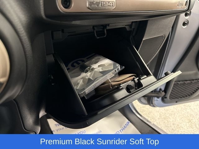 Jeep Wrangler Unlimited Sahara 4WD 2017