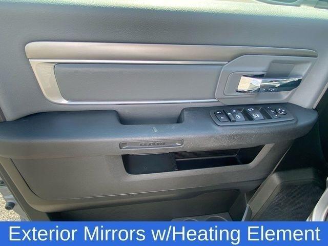 RAM 1500 Classic Tradesman Crew Cab SWB 4WD 2022