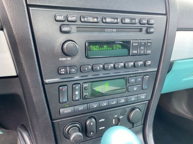 Ford Thunderbird Deluxe 2002