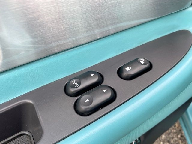 Ford Thunderbird Deluxe 2002