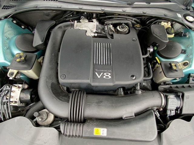 Ford Thunderbird Deluxe 2002