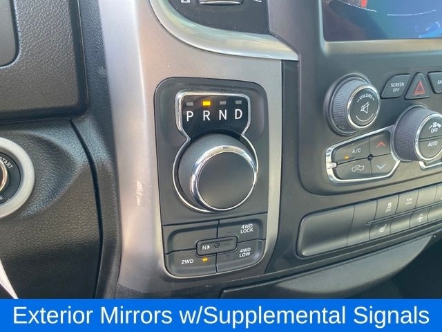 RAM 1500 Classic Tradesman Crew Cab SWB 4WD 2022