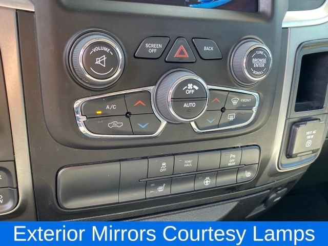 RAM 1500 Classic Tradesman Crew Cab SWB 4WD 2022