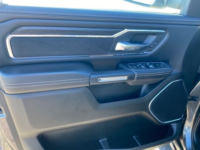 RAM 1500 Laramie Crew Cab SWB 4WD 2024