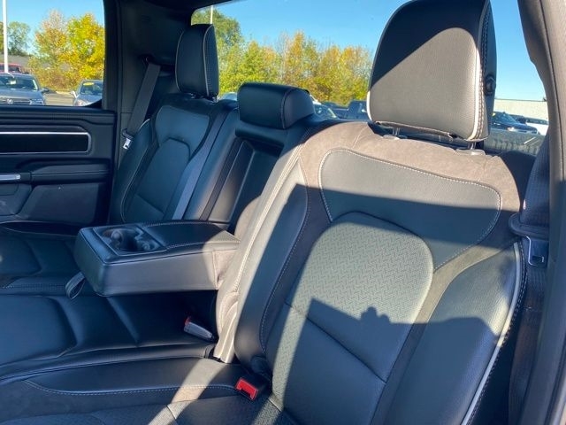 RAM 1500 Laramie Crew Cab SWB 4WD 2024