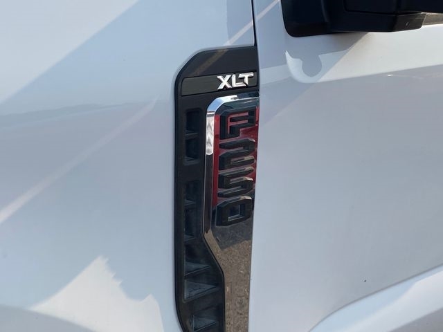 Ford F-250 SD XLT Crew Cab 4WD 2024