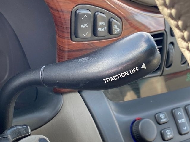 Cadillac DeVille Base 2000