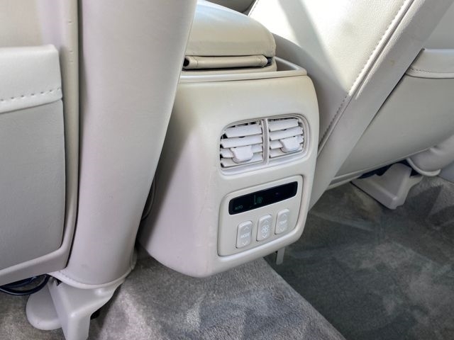 Cadillac DeVille Base 2000