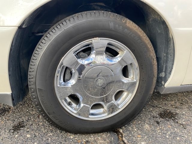 Cadillac DeVille Base 2000