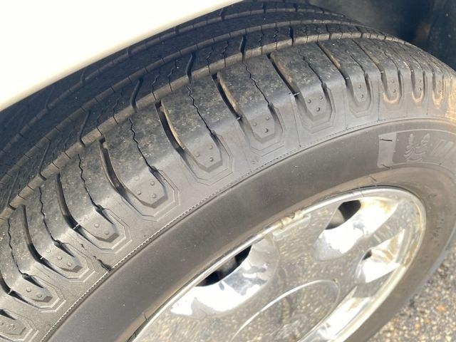 Cadillac DeVille Base 2000